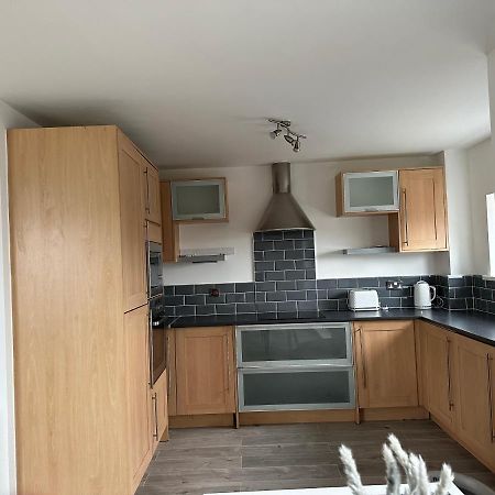 2 Bed Modern Apartment Суонси Экстерьер фото