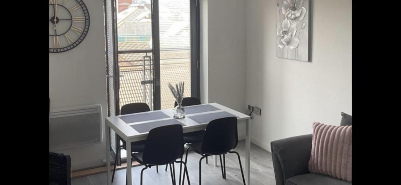 2 Bed Modern Apartment Суонси Экстерьер фото