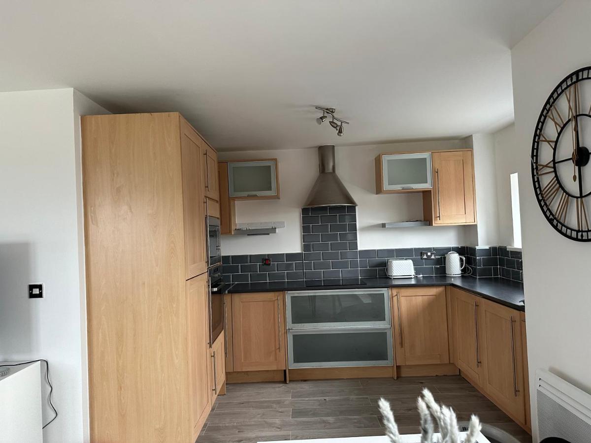 2 Bed Modern Apartment Суонси Экстерьер фото