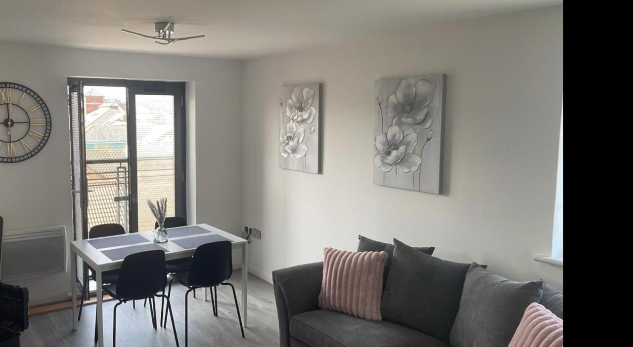 2 Bed Modern Apartment Суонси Экстерьер фото