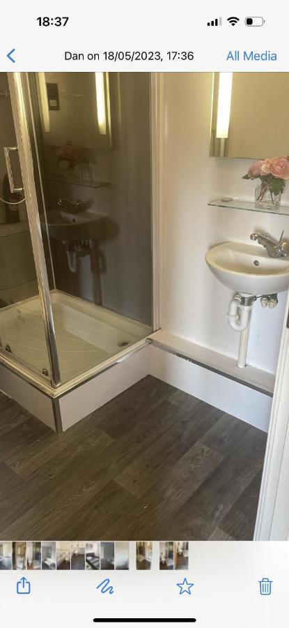 2 Bed Modern Apartment Суонси Экстерьер фото